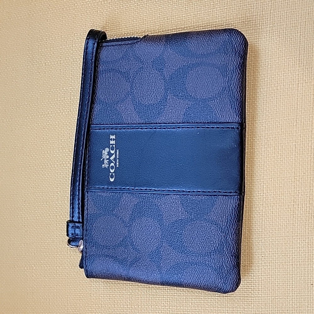 Coach Set - Picture 2 of 9